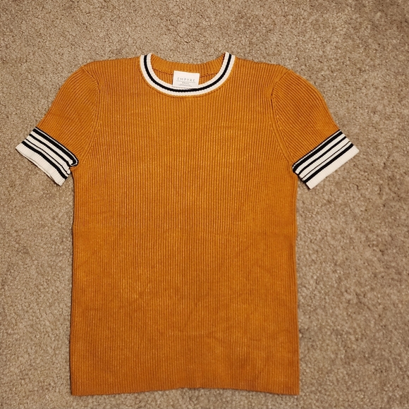 Empyre Tops - 🎀Empyre Mustard Ribbed Crewneck Sweater Size Junior Small🎀